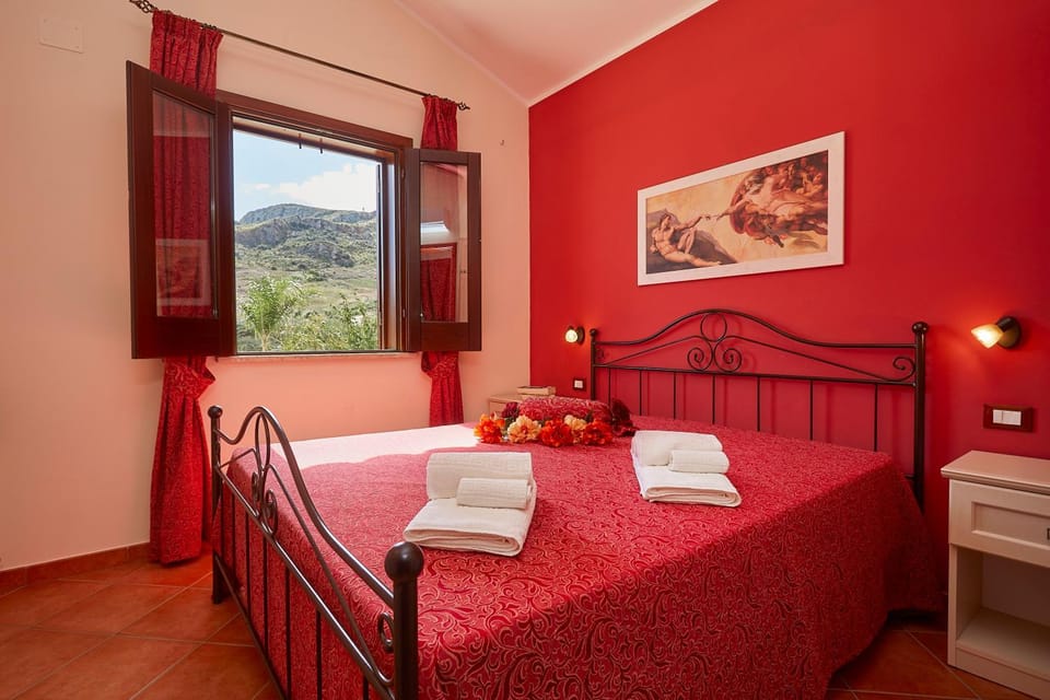 Property building, Communal lounge/ TV room, Facade/entrance, Bed, Day, Night, Bird's eye view, Garden, Balcony/Terrace, Floor plan, Beach, Beach, Communal kitchen, City view, Garden view, Landmark view, Mountain view, Pool view, Sea view, Street view, Swimming pool, Swimming pool, Sunrise, Sunset, children, children, children, young children, young children, young children, older children, older children, older children, cot, Facility for disabled guests