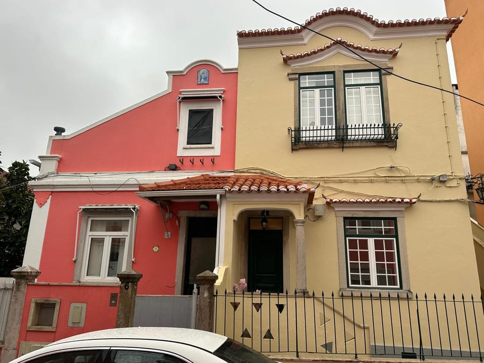 Property building, Facade/entrance, Day