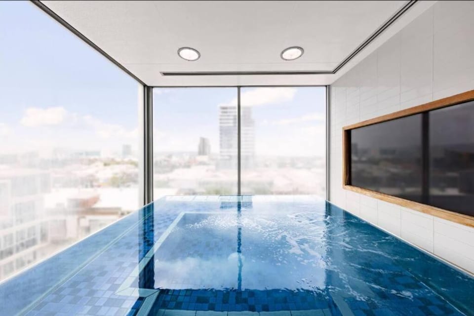 Hot Tub, Pool view