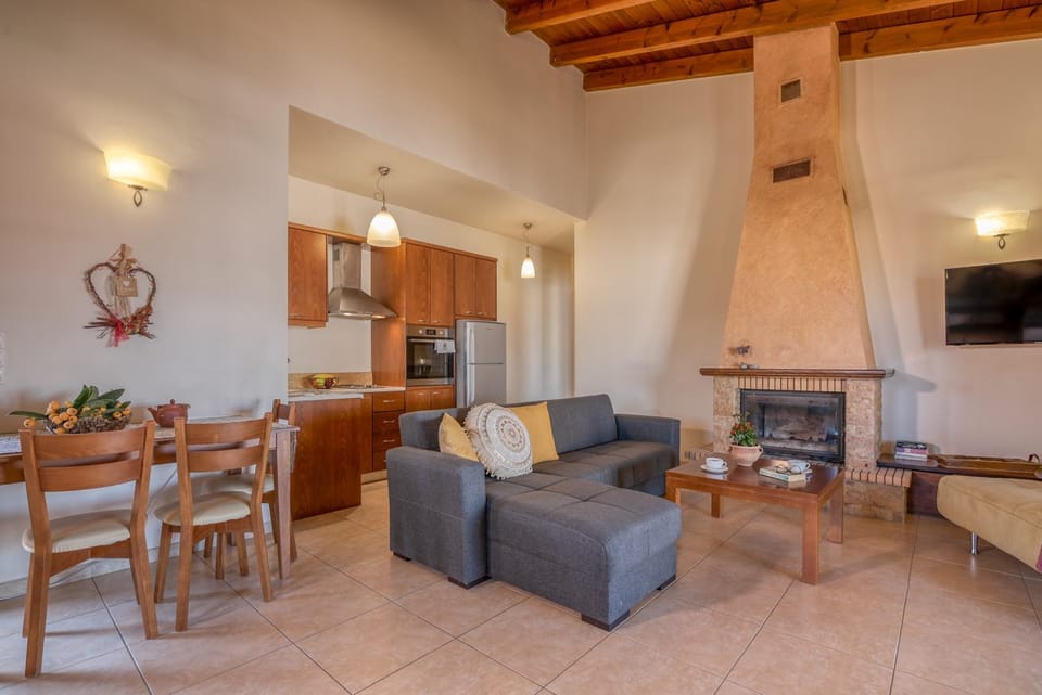 TV and multimedia, Kitchen or kitchenette, Living room, Dining area, Sea view
