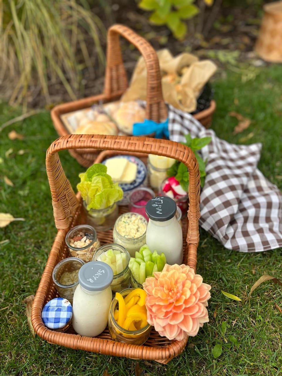Garden, Food and drinks, Food, Garden view, Breakfast