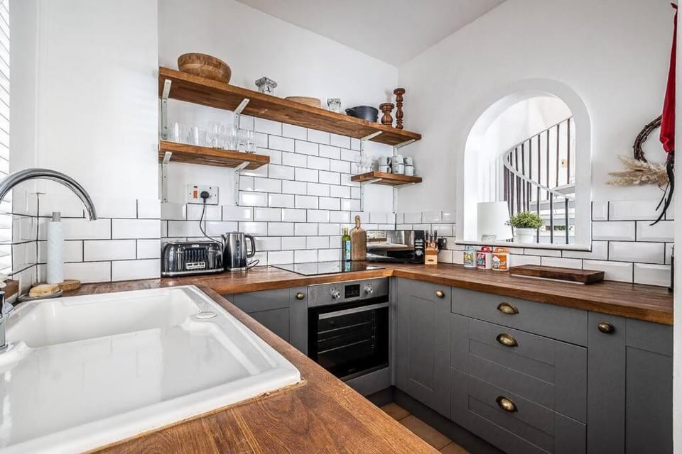 Modern, central home with character features Apartment in Exeter