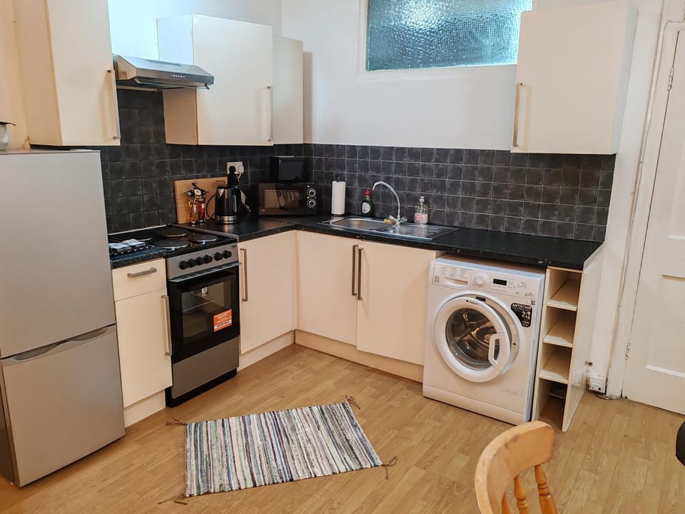 Two bedroom apartment in Queensway, London W2, Apartment in City of Westminster