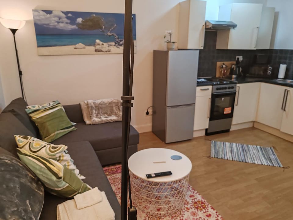 Two bedroom apartment in Queensway, London W2, Apartment in City of Westminster