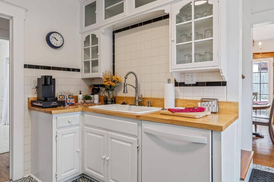 Kitchen or kitchenette, Photo of the whole room