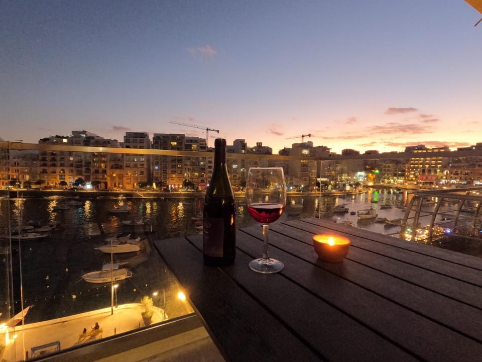 Night, Balcony/Terrace, Food and drinks, Sea view