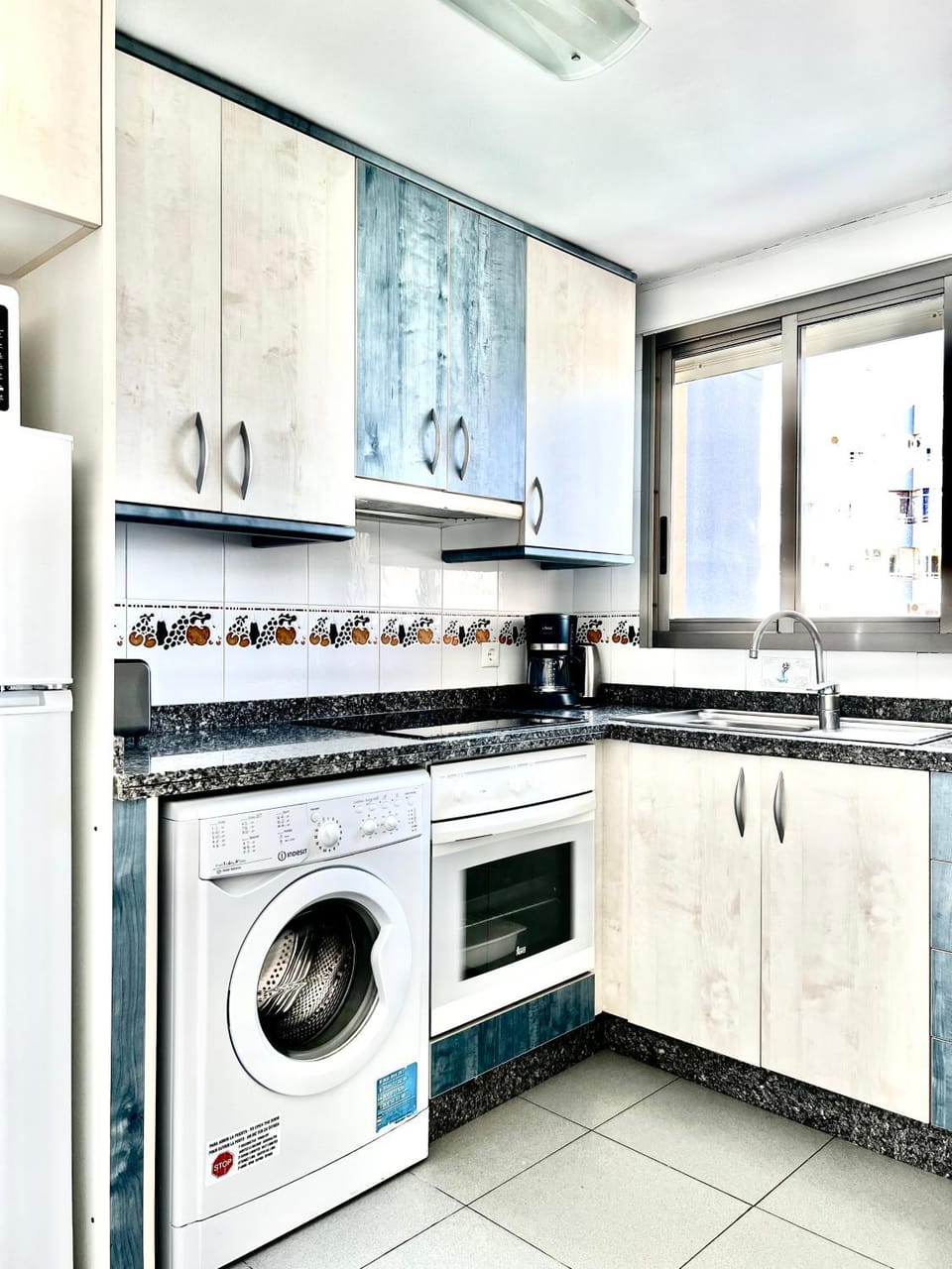 oven, washing machine, kitchen