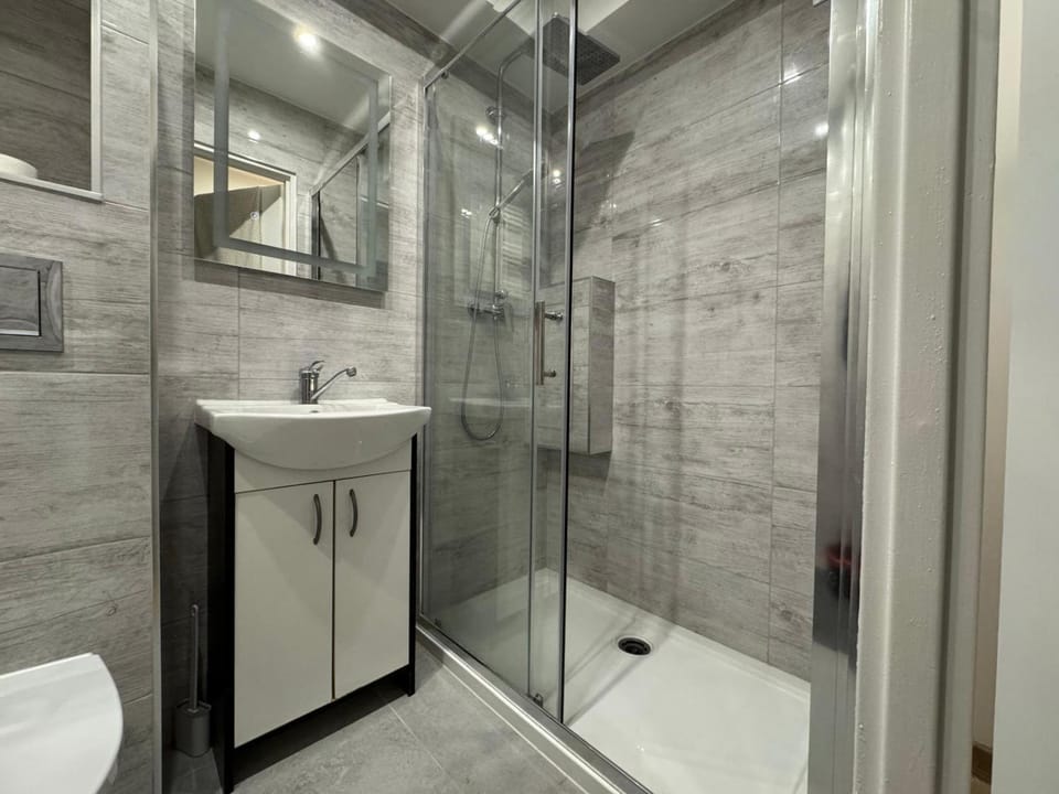 SAS Militaria dla 2 par 2 pokoje 4 osobysamodzielne zameldowanie, kody w wiadomości przed przyjazdem Apartment in West Pomeranian Voivodeship, Poland