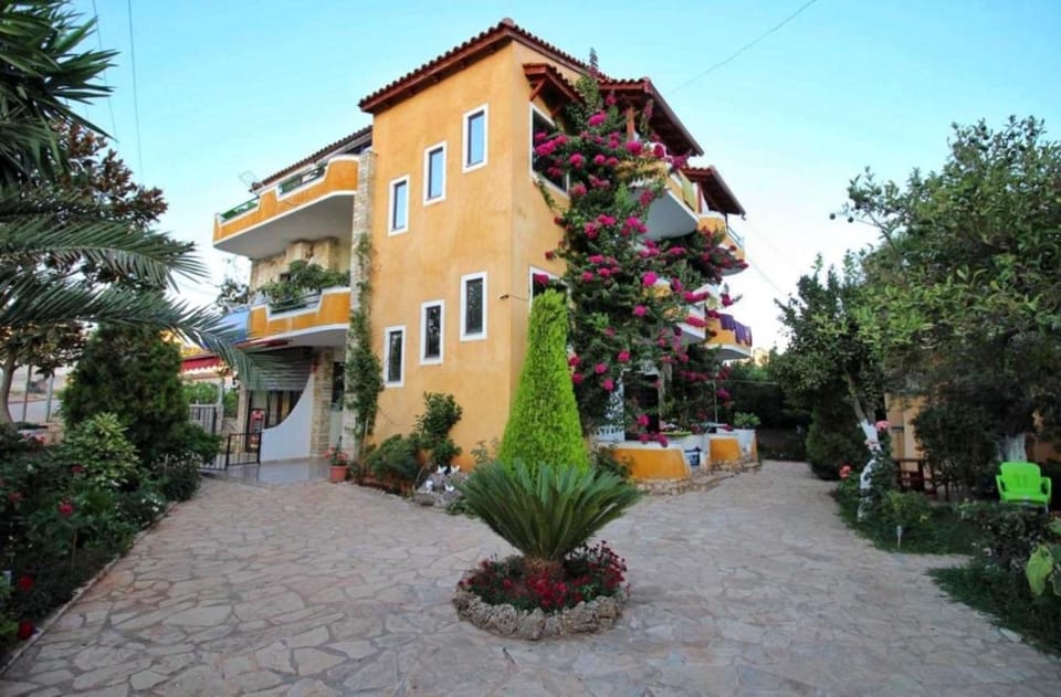 Flower Garden Villa Apartment in Ksamil