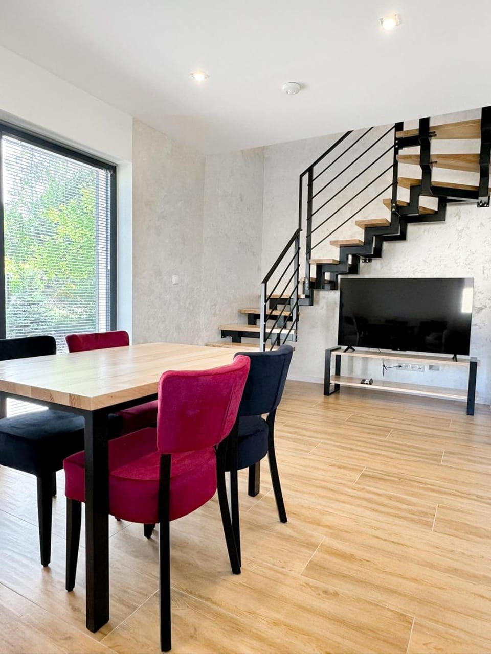 Living room, Seating area, Dining area