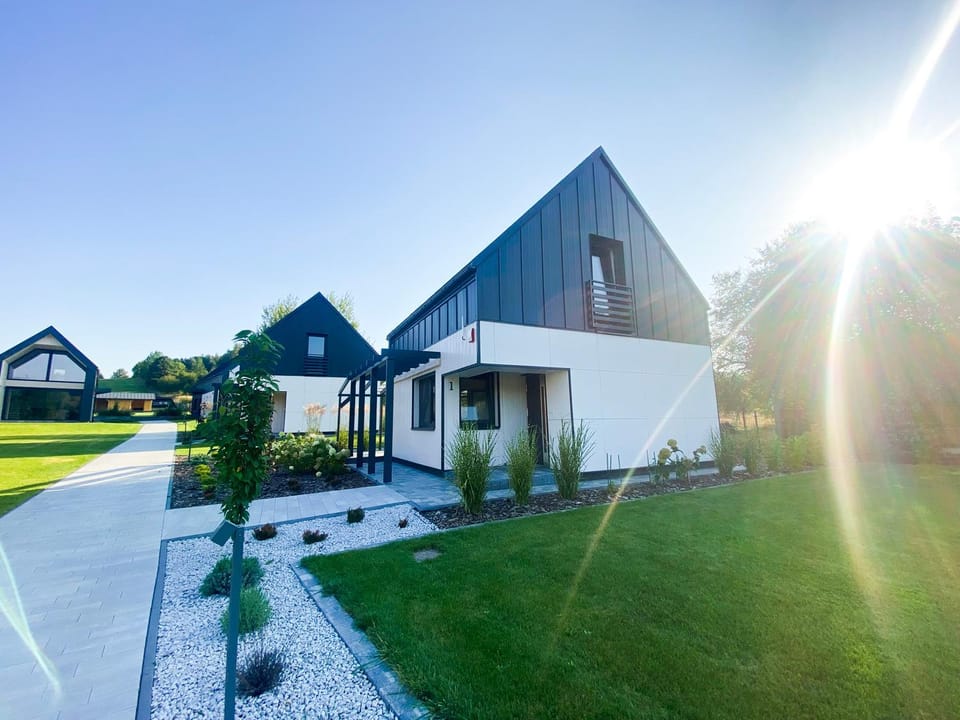 Property building, Spring, Day, Natural landscape, Garden, Garden view
