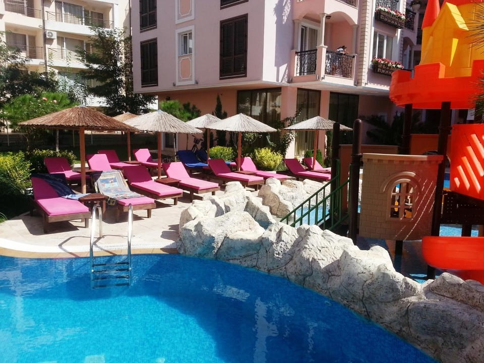 Swimming pool, Swimming pool
