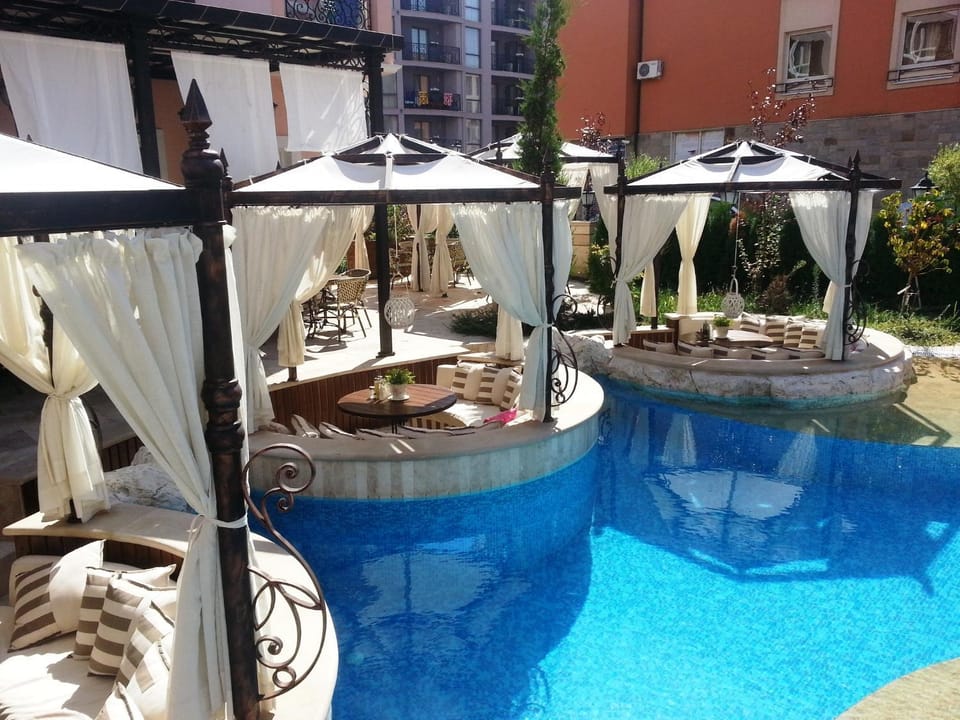 Restaurant/places to eat, Other, Swimming pool, Swimming pool