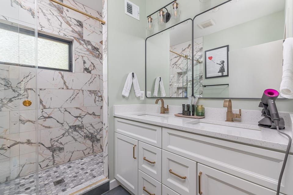 Bathroom, towels