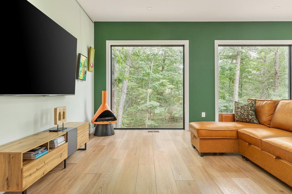Communal lounge/ TV room, TV and multimedia, Living room, Seating area, Evening entertainment