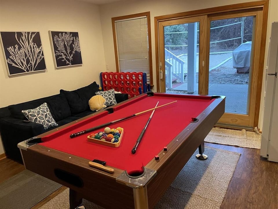 Salty Breeze - Walk to Beach - Pool - Hot Tub - EV House in Schooner Ridge