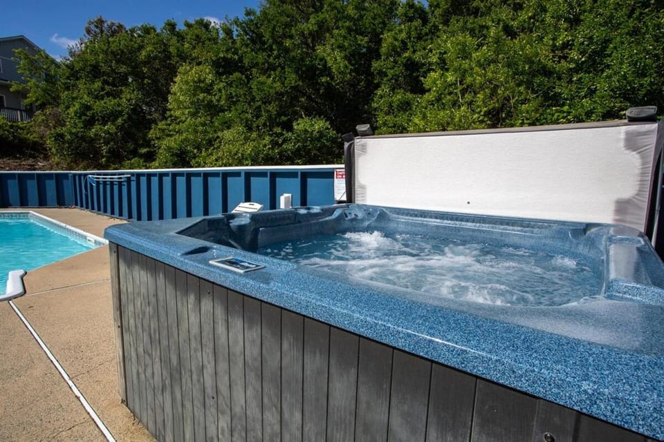 Salty Breeze - Walk to Beach - Pool - Hot Tub - EV House in Schooner Ridge