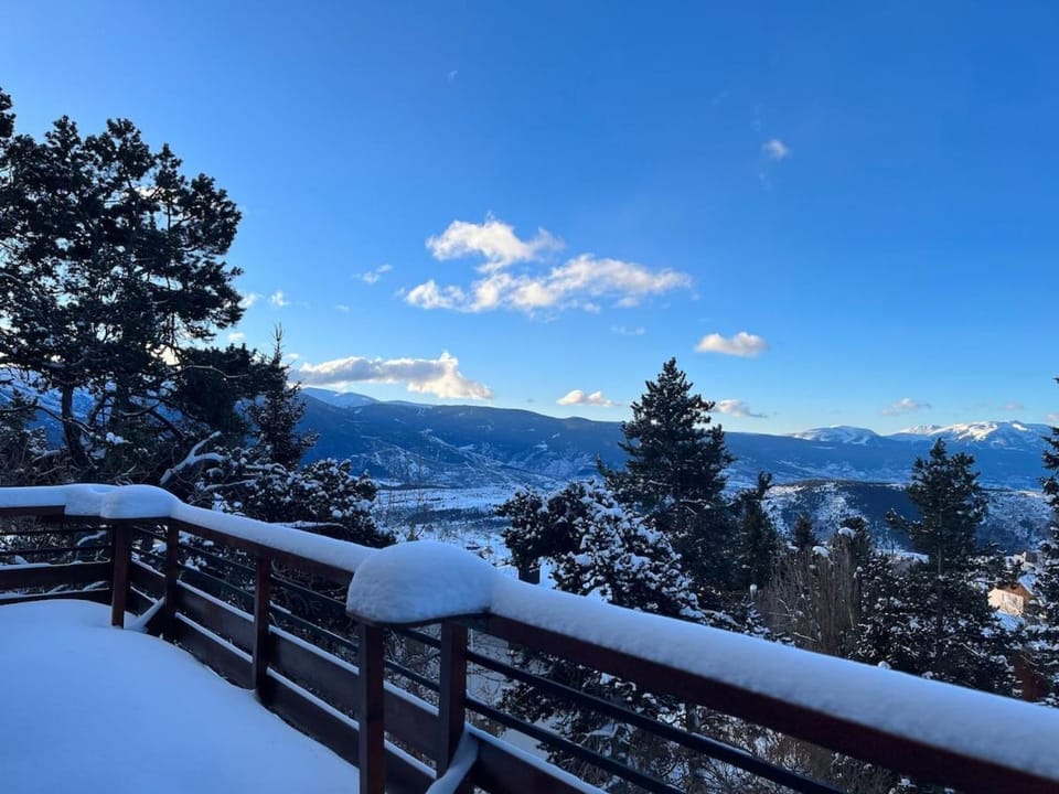 Grand appartement vue Montagne plein sud grand garage sur demande Apartment in Font Romeu