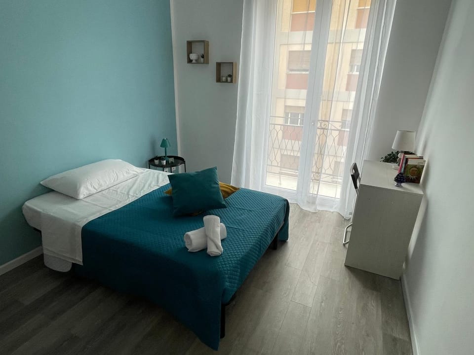 Bedroom, towels