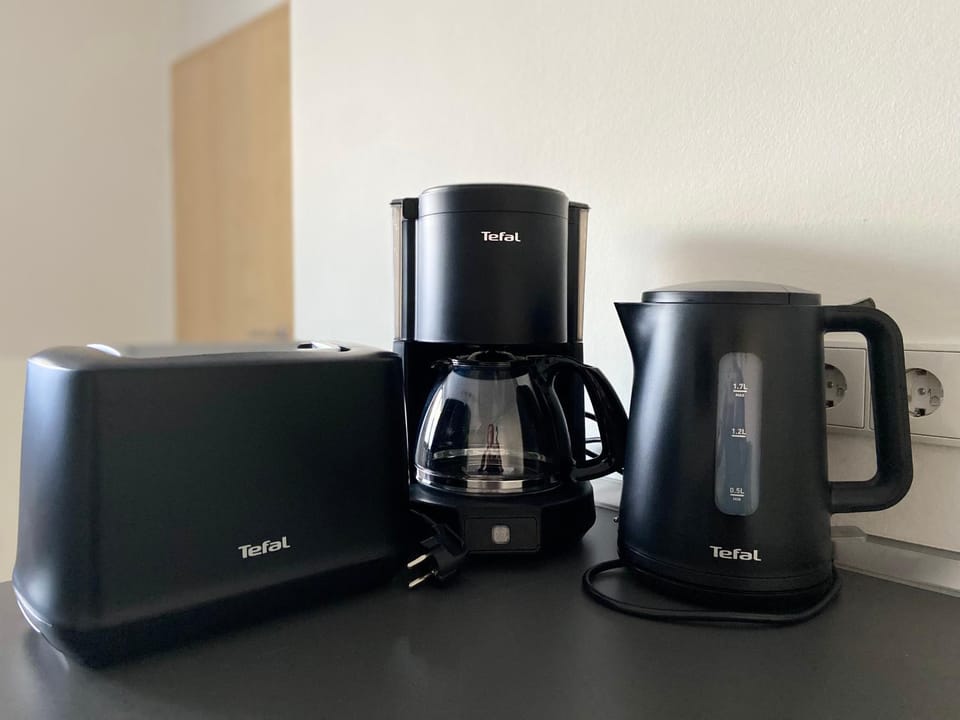 Coffee/tea facilities, toaster