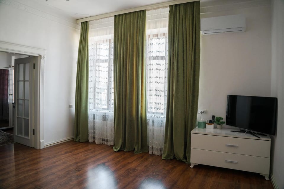 Communal lounge/ TV room, TV and multimedia, Living room, Evening entertainment, air conditioner