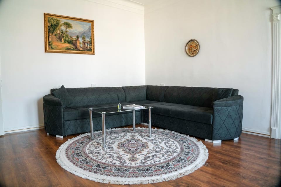 Living room, Photo of the whole room, Seating area
