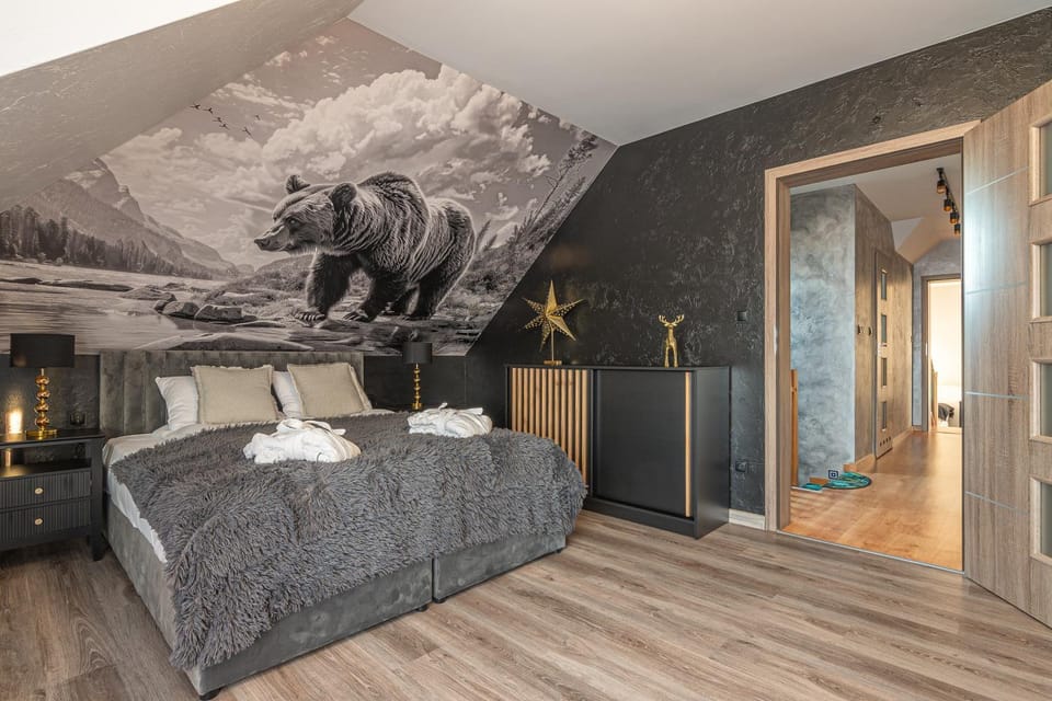 Bed, Living room, Photo of the whole room, Seating area, Bedroom, wardrobe