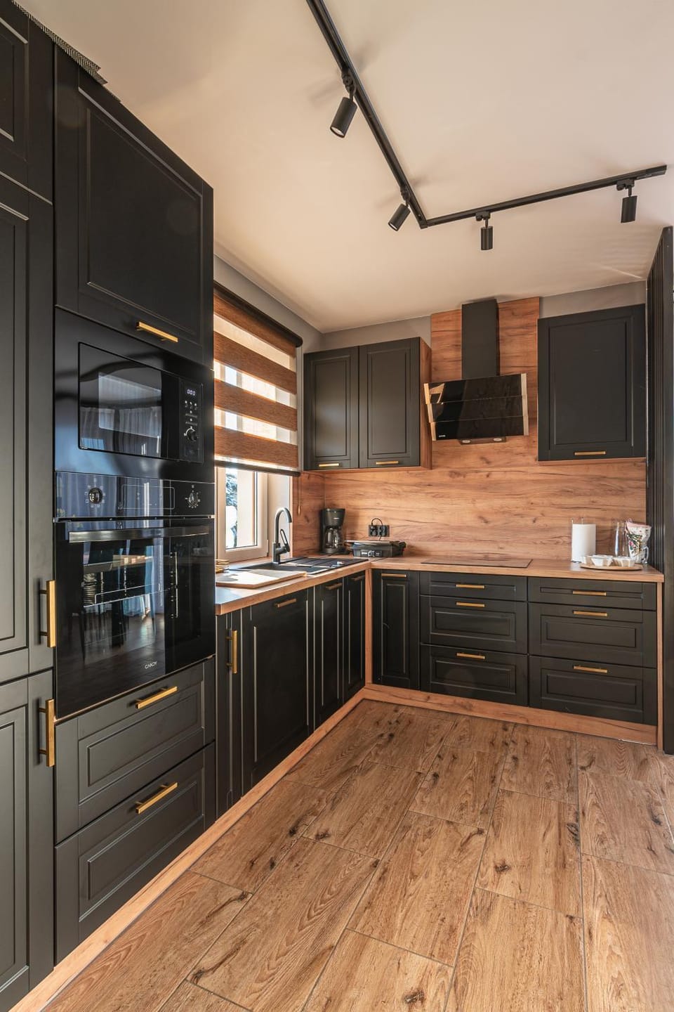 Kitchen or kitchenette, dishwasher, oven, pet friendly, stove