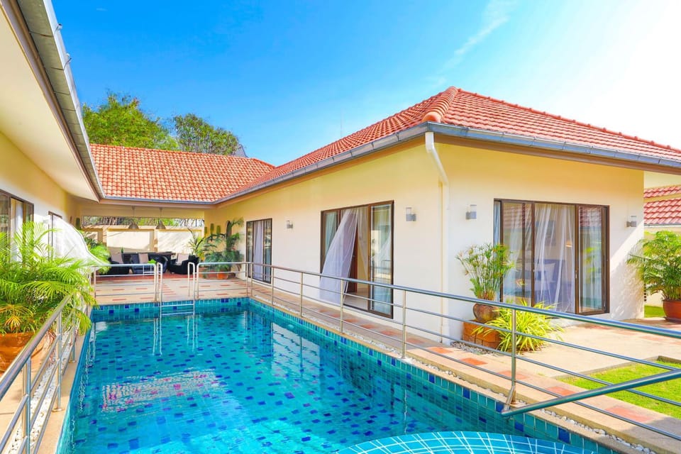 Swimming pool, Swimming pool