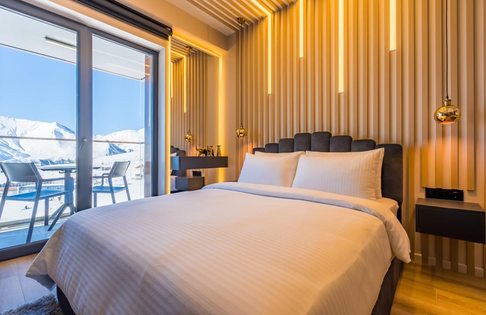 Bed, Mountain view