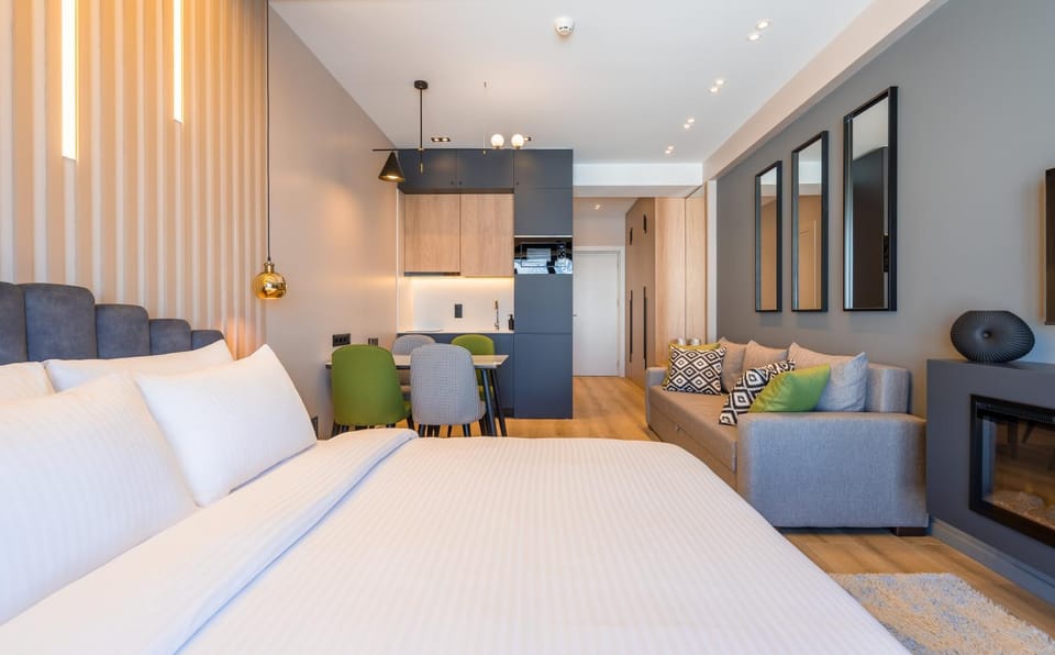 Bed, Seating area, Dining area, kitchen