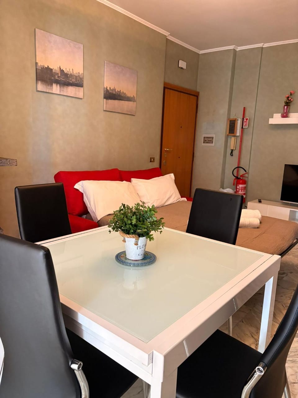 Bed, Living room, Seating area, Dining area