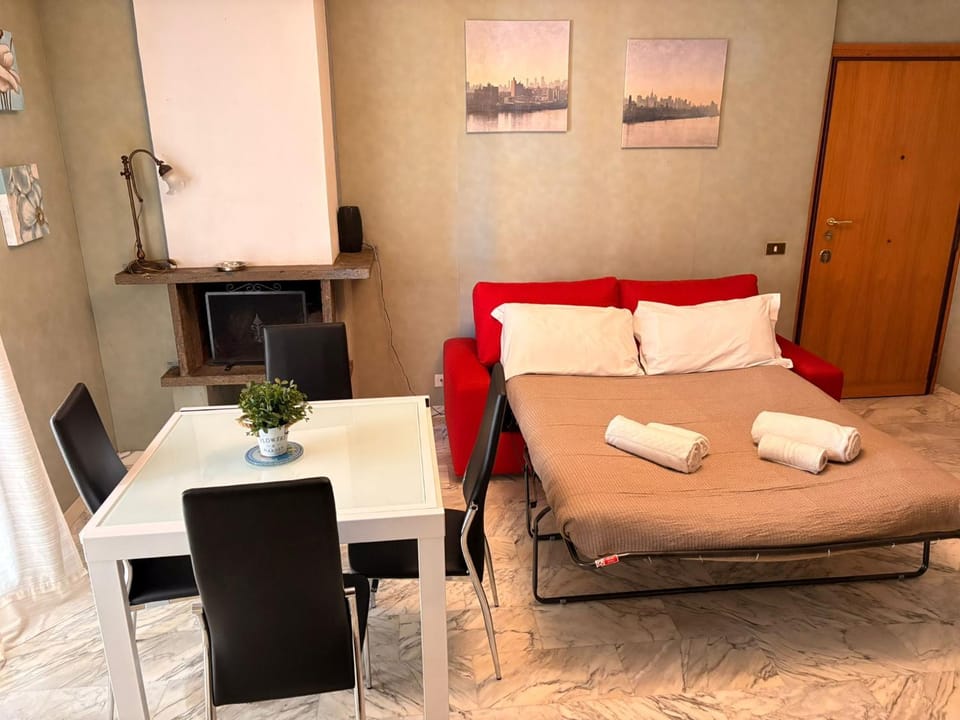 Living room, Photo of the whole room, Seating area, Dining area