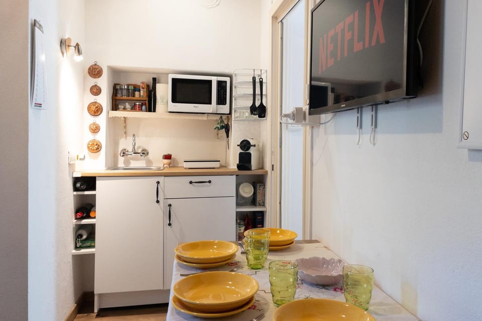 TV and multimedia, Kitchen or kitchenette, stove