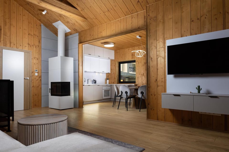 Communal lounge/ TV room, Kitchen or kitchenette, Dining area