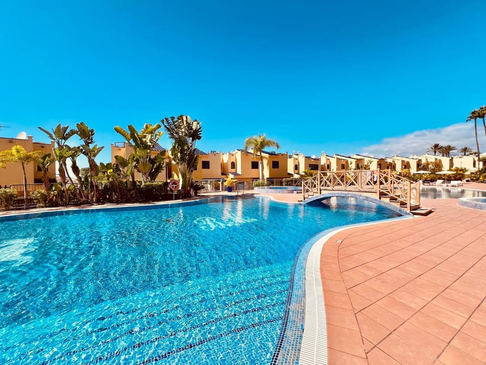 Pool view, Swimming pool, sunbed