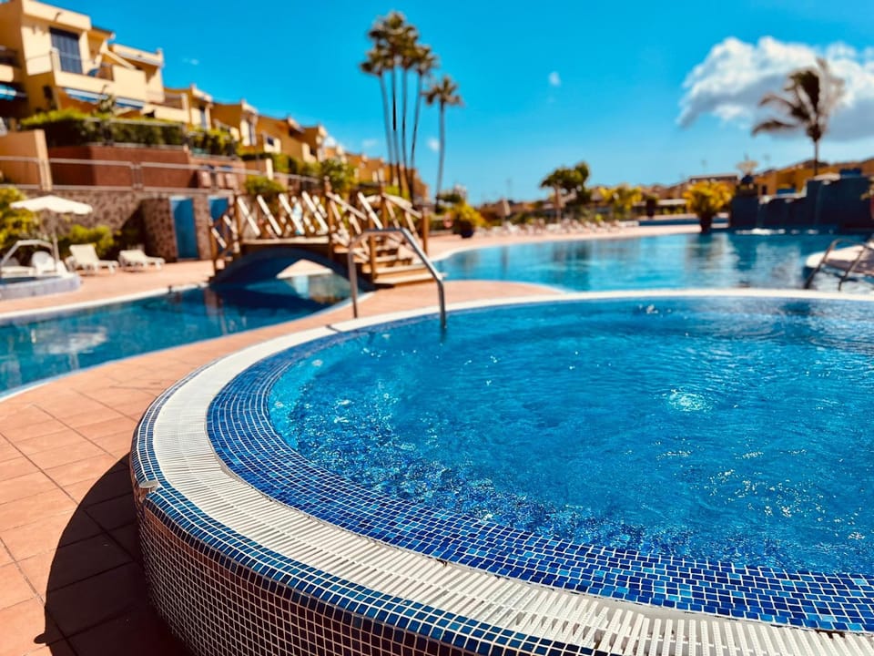 Day, Pool view, Swimming pool, sunbed