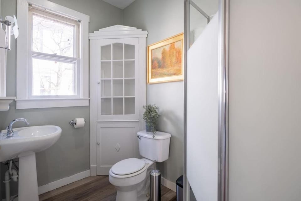Robin's Egg, Private Downtown, Pet-Friendly Gem House in Columbus