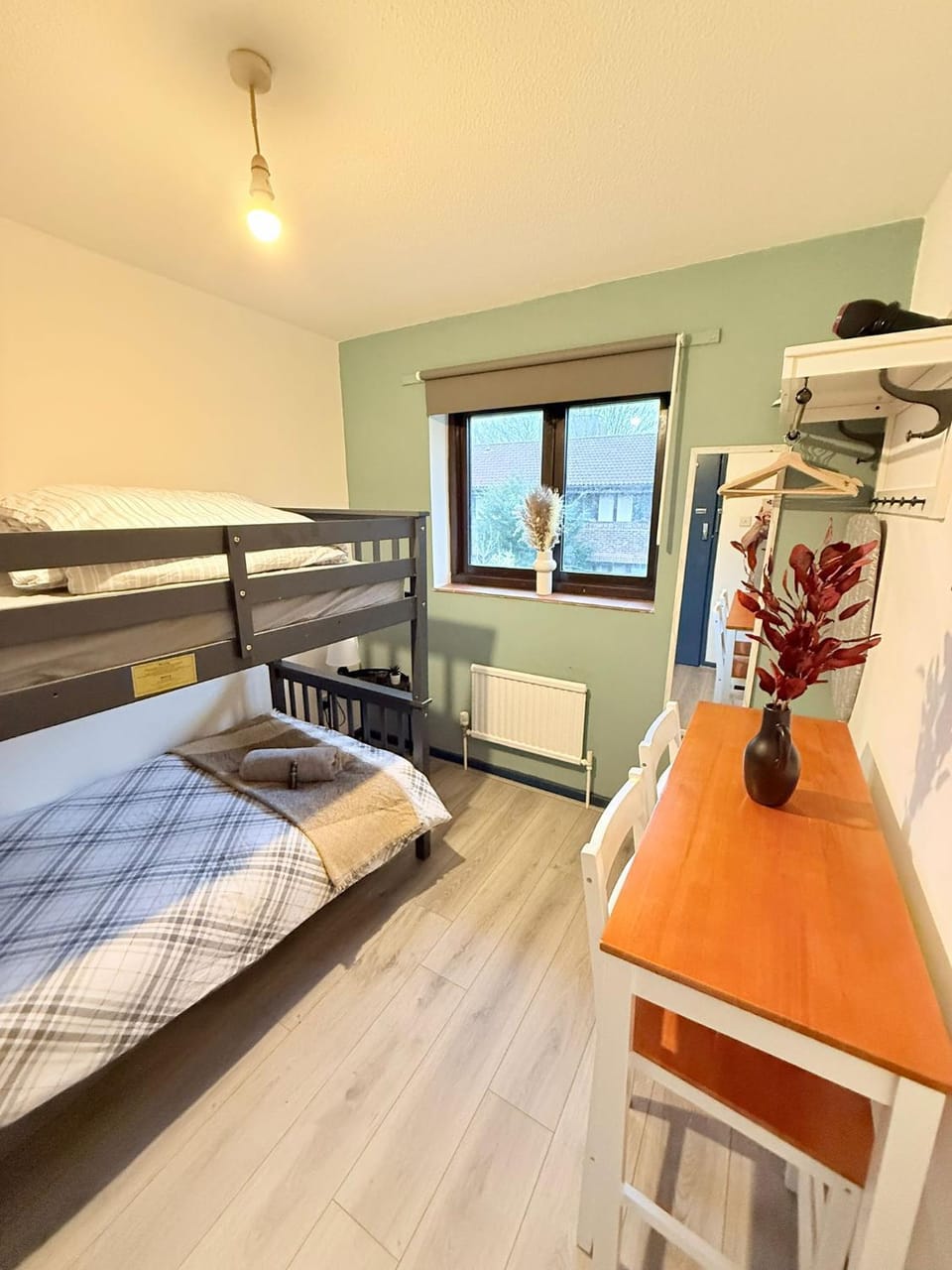 Bed, Photo of the whole room, Bedroom, bunk bed, towels