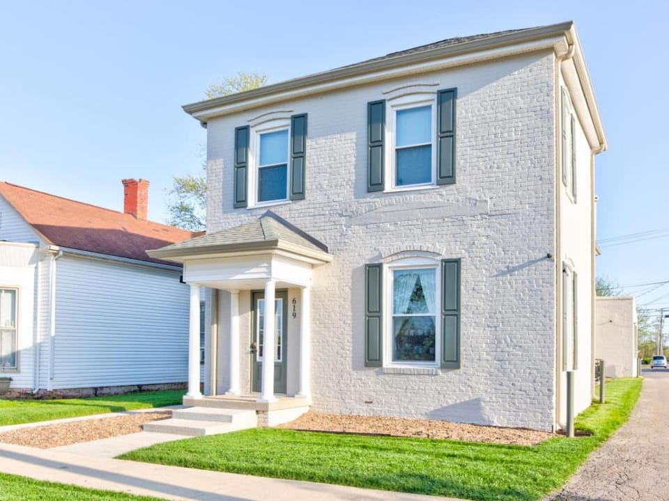 Cozy 1-Bedroom Retreat, New Remodel, Fast Wi-Fi Apartment in Columbus