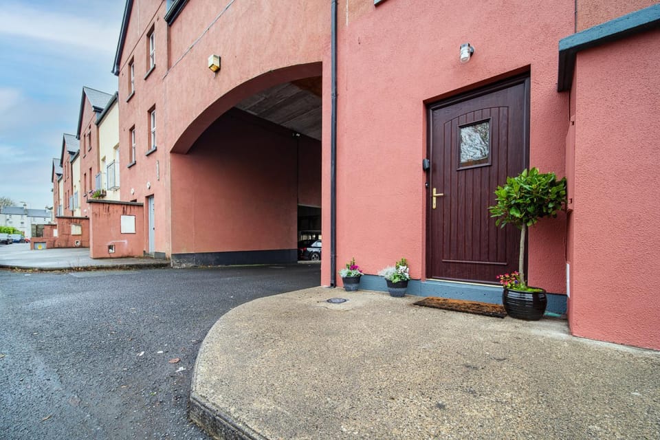 Property building, Street view