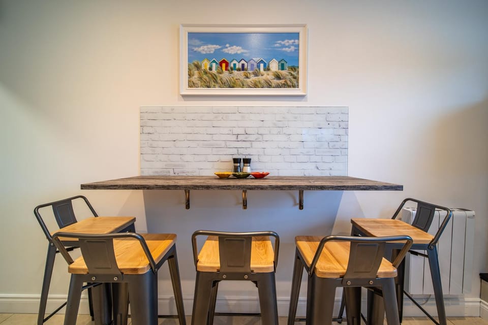 Dining area, kitchen