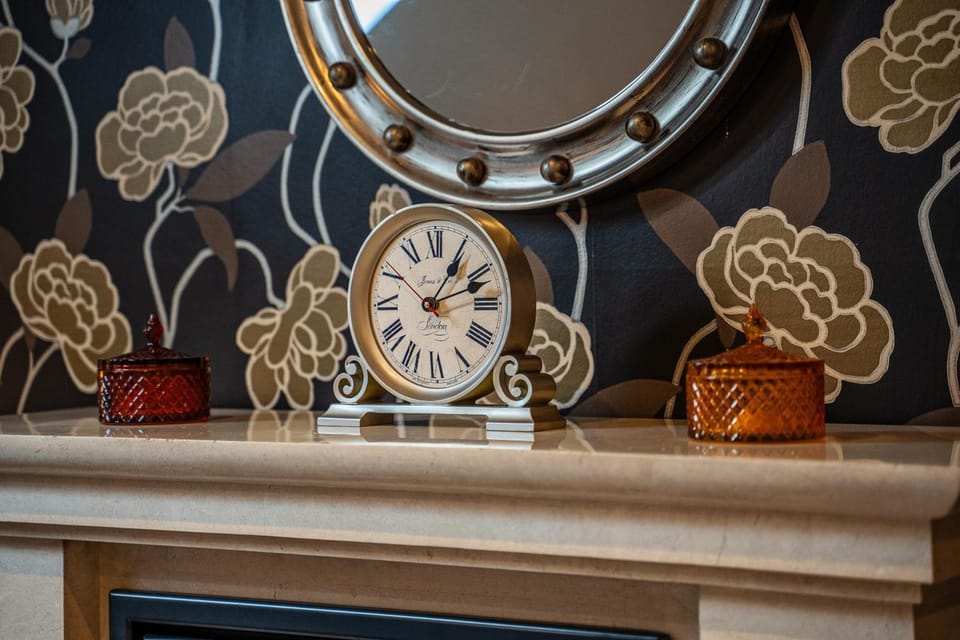 Living room, Decorative detail, fireplace