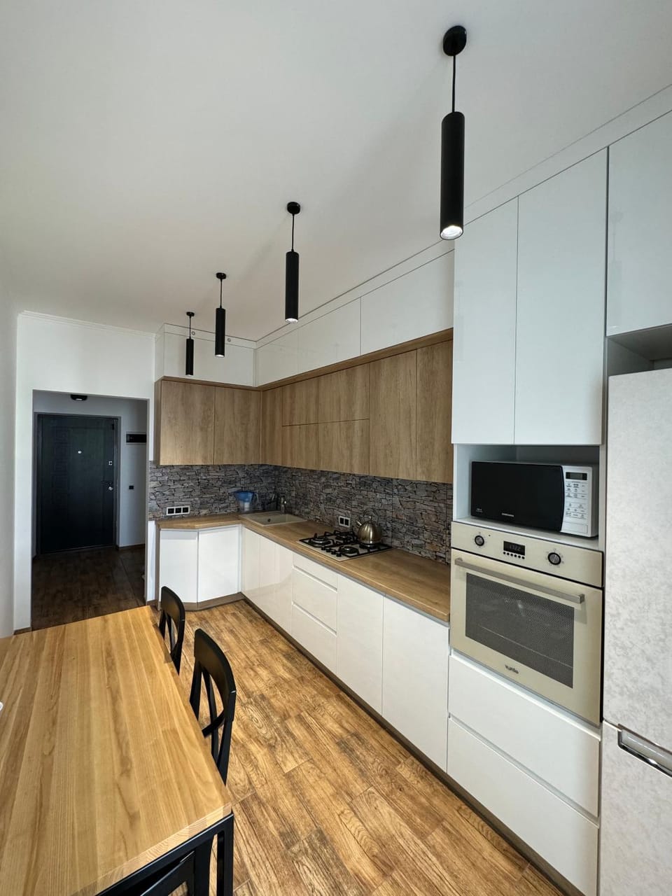 Kitchen or kitchenette, Dining area, oven, stove