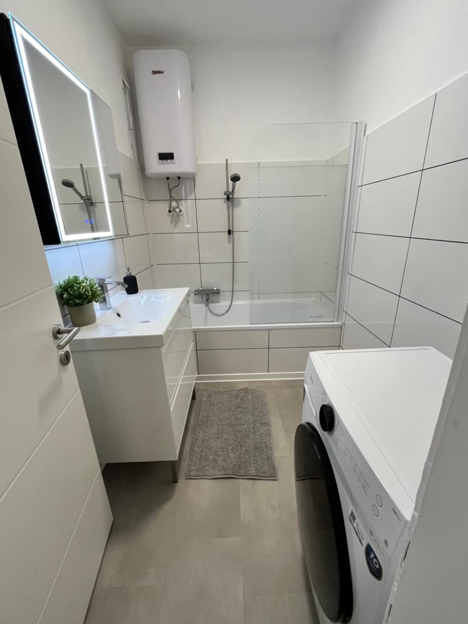 Bathroom, Bath, washing machine