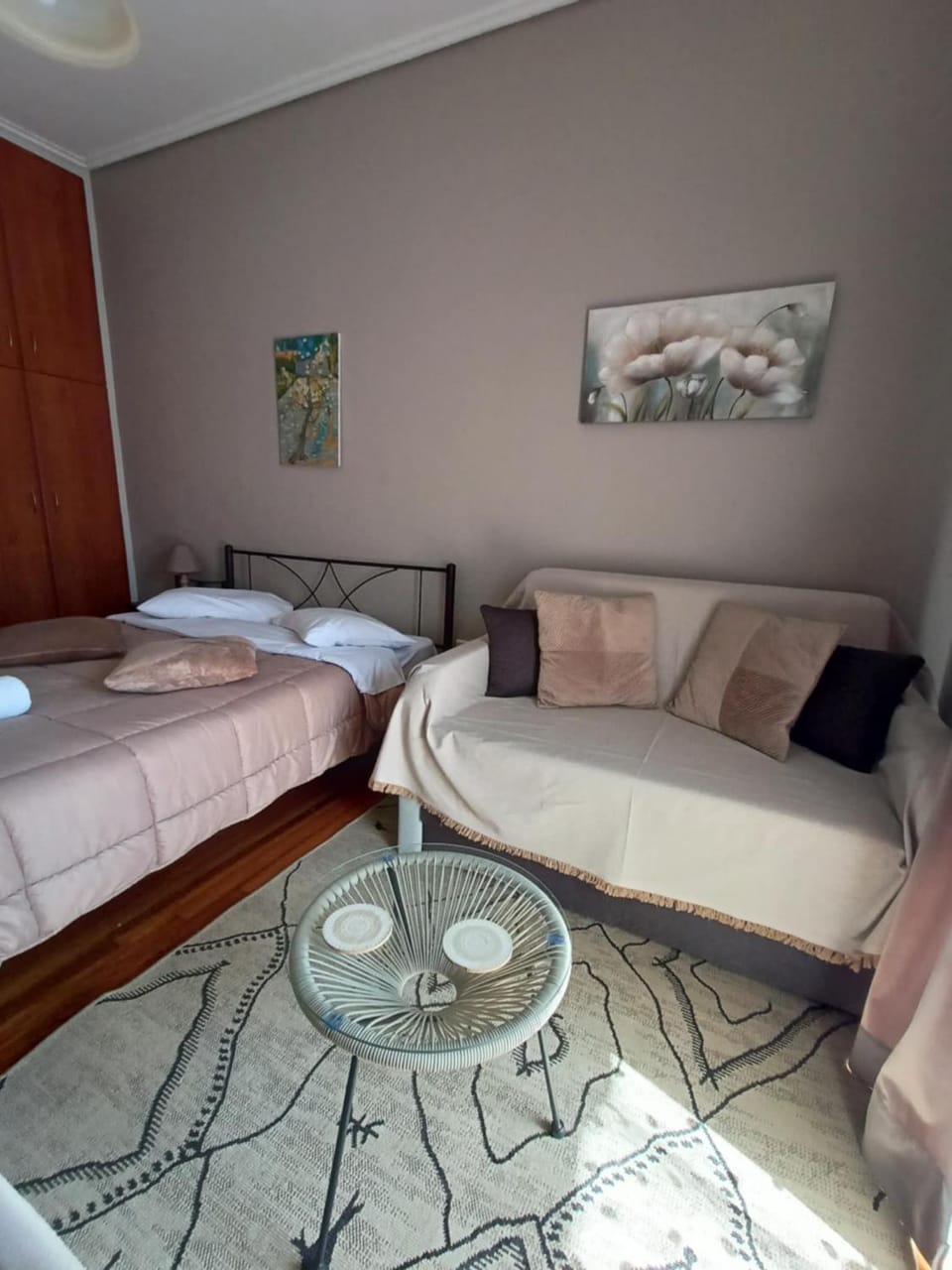 Bed, Living room, Bedroom