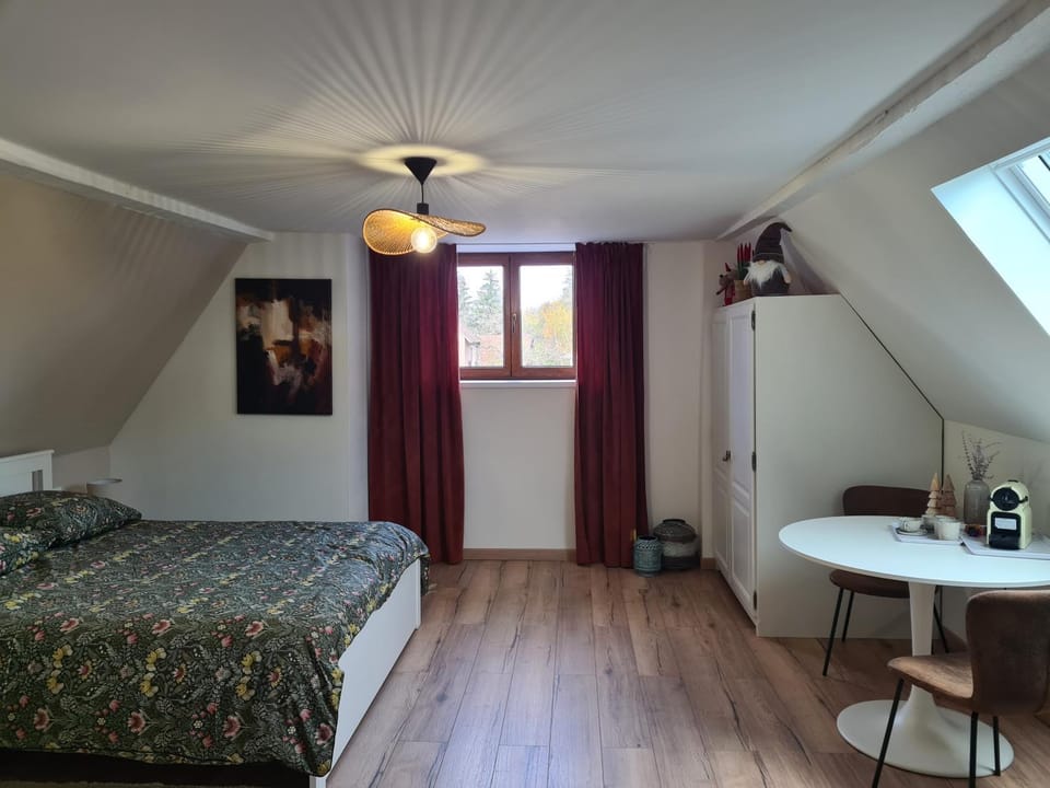 Photo of the whole room, Bedroom