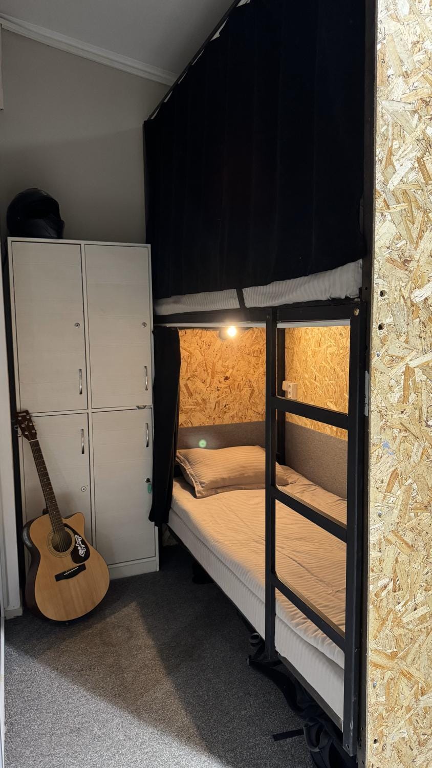 Bed, Photo of the whole room, bunk bed