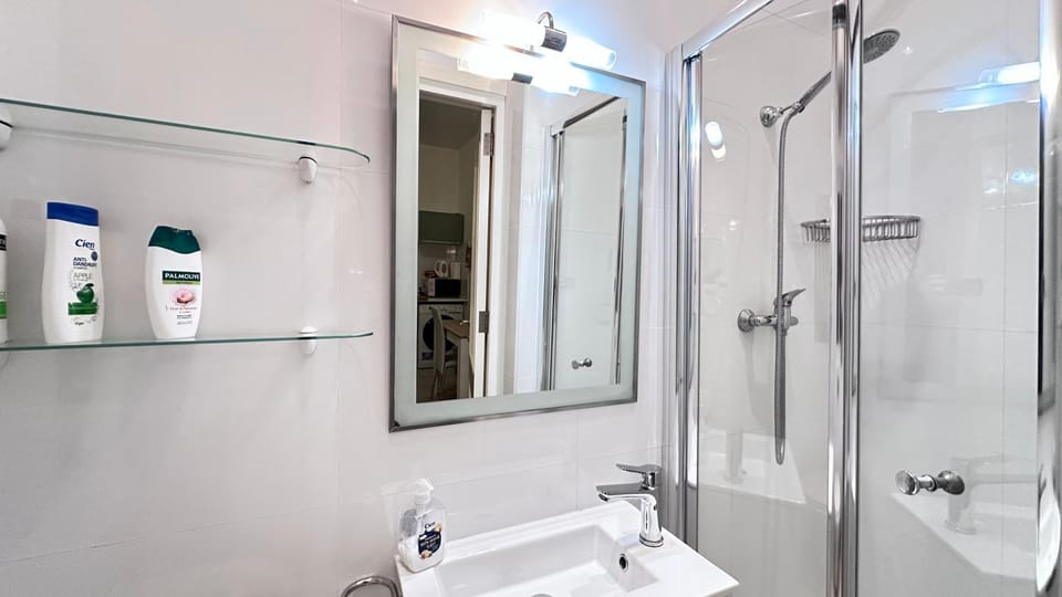 Shower, towels