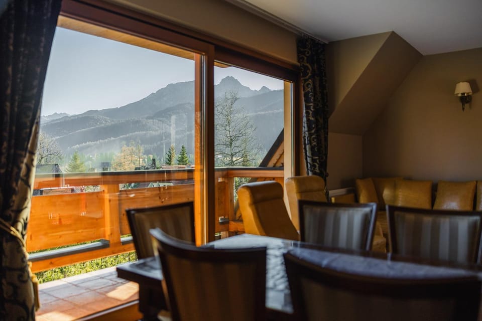 Living room, Seating area, Mountain view
